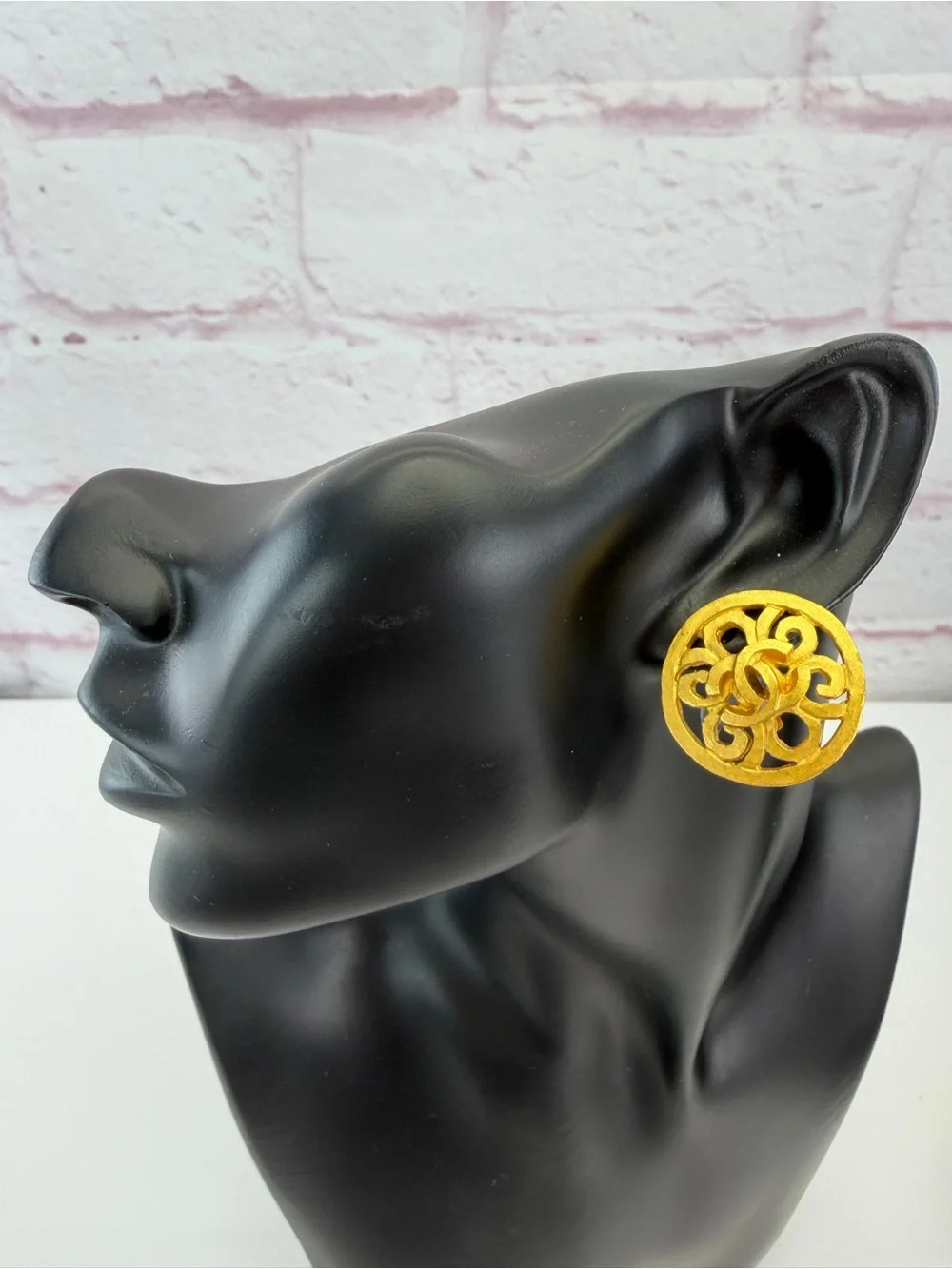 CHANEL Gold Plated CC Logos Vintage Round Clip Earrings